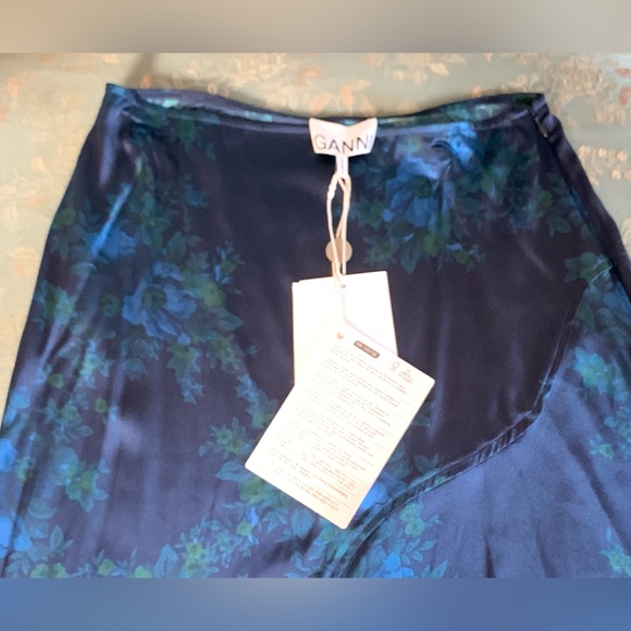 NWT Ganni asymmetrical navy floral-print bias cut silk skirt - Picture 8 of 10